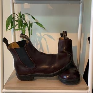 maroon blundstones